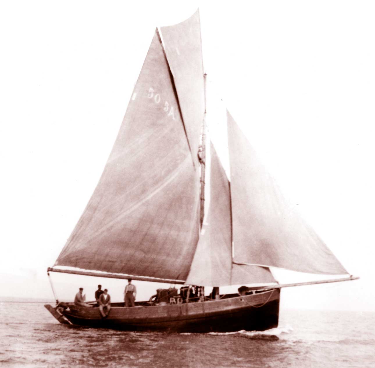 L'Angelus de la mer, premier "courier" des deux îles, circa 1930