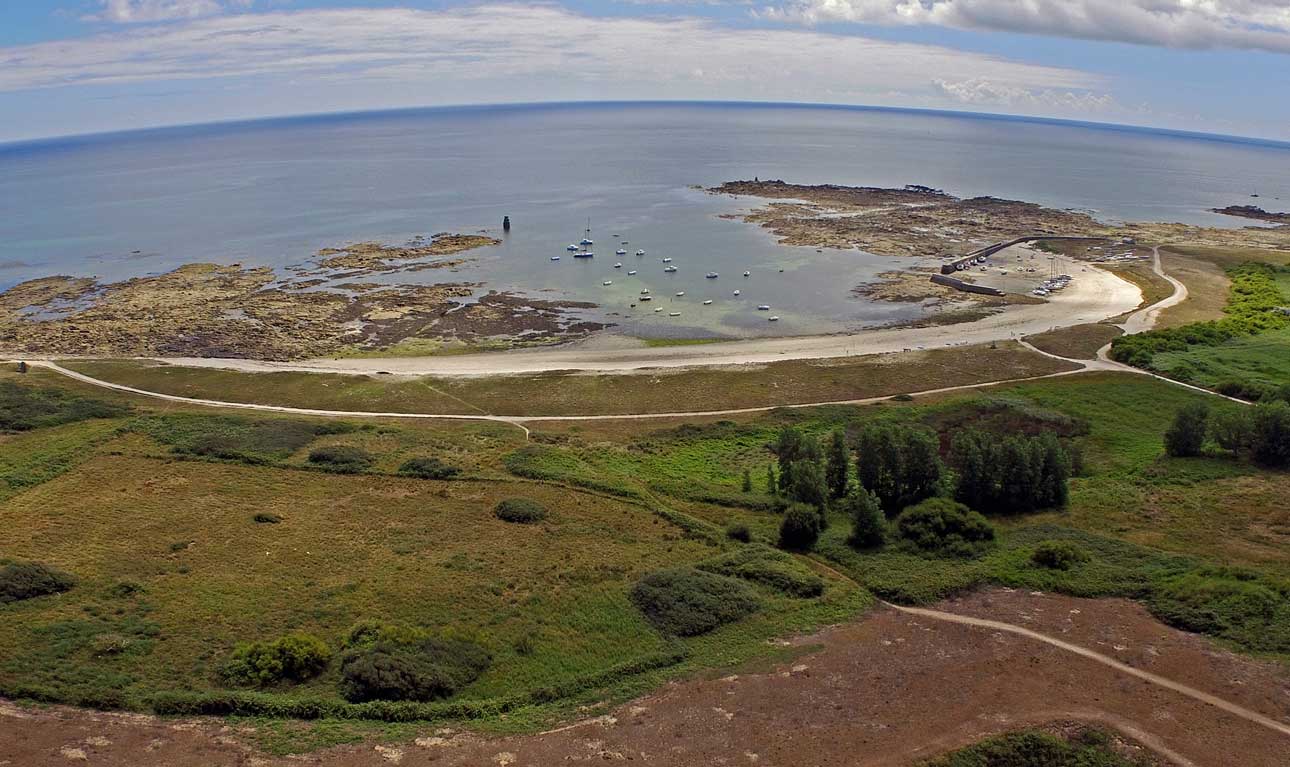 Vue aérienne du Port la Croix et des marais sud d'Hoedic